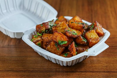 Batata — pommes de terre à l’ail et aux épices