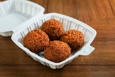 Quatre falafels croustillants